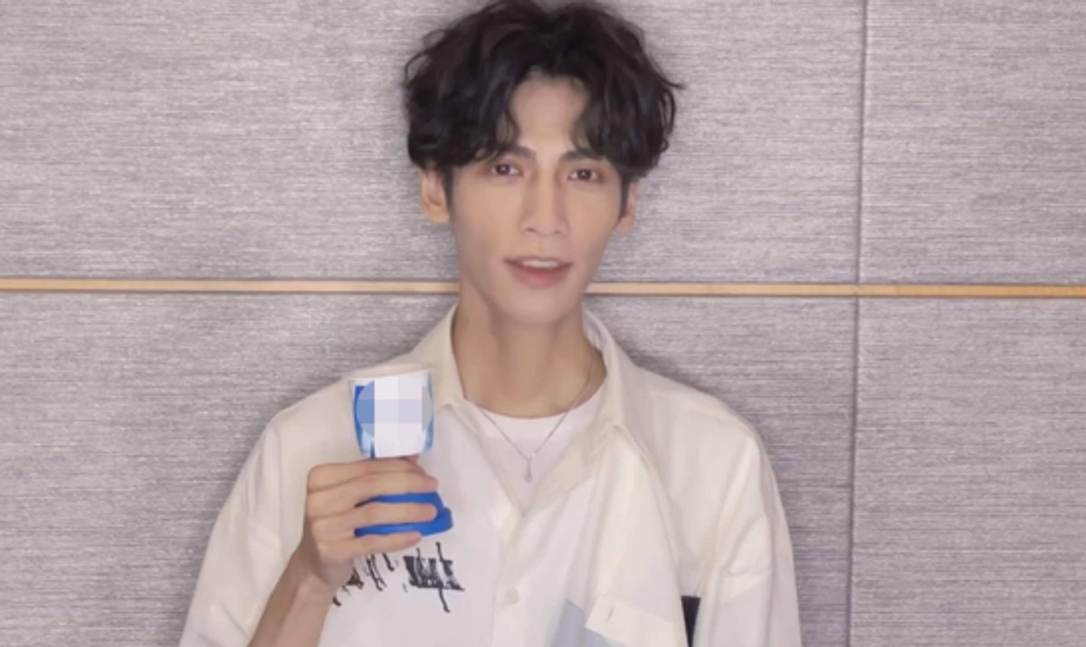 筷子腿、眯眯眼、痘坑脸,9位“男神”生图现原形,神颜变普男!