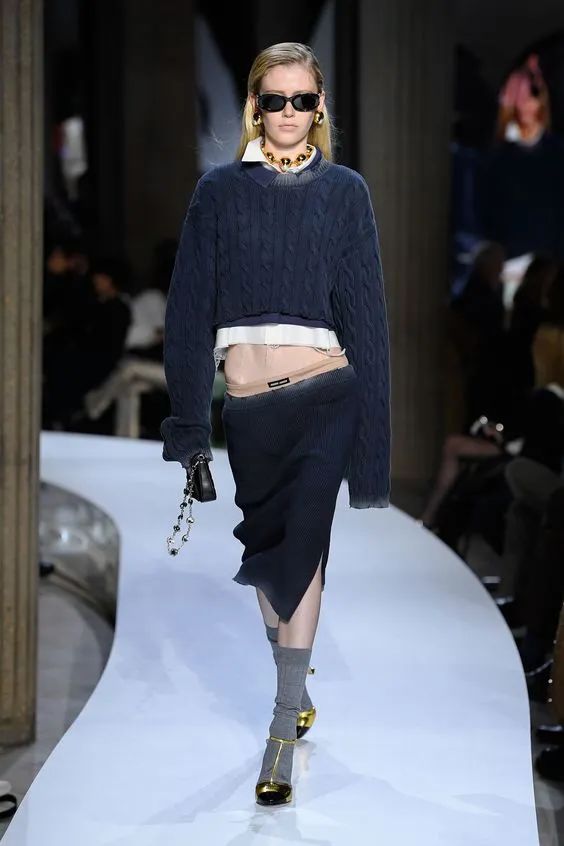 毛衣衬衫叠穿搭配什么裤子,冬天衬衫如何搭配毛衣