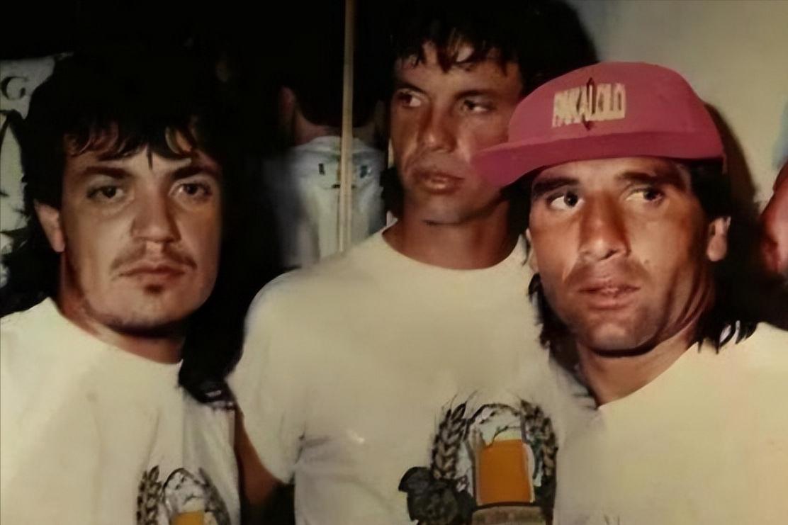 殴打球迷、收买对方球员、26年0进球，他为何敢自称巴西球王？