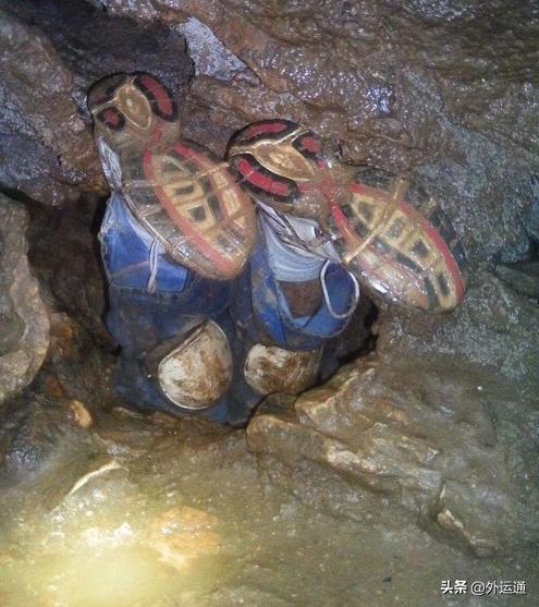 被困在洞穴里面的人,被困在洞穴里的男人