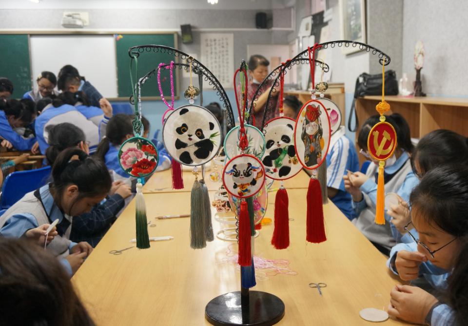 争分夺秒,抢课程!师大实外选修课,藏着孩子们的世界和未来