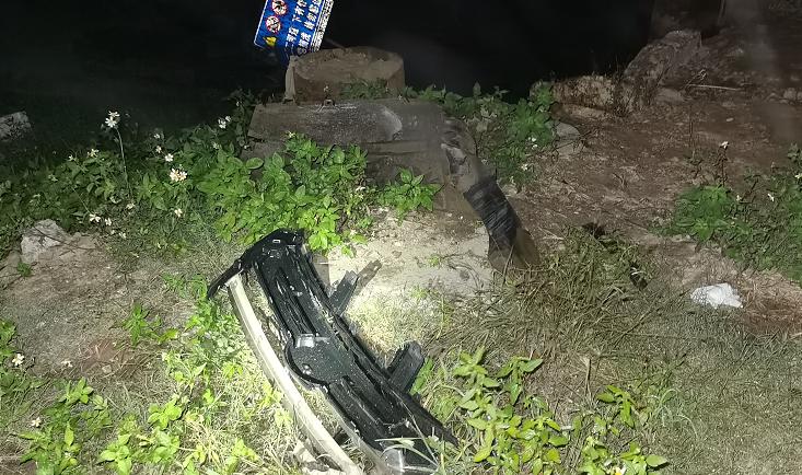 男子帮抢回手机刮到汽车被赔2000,车剐蹭全责对方修车5000元