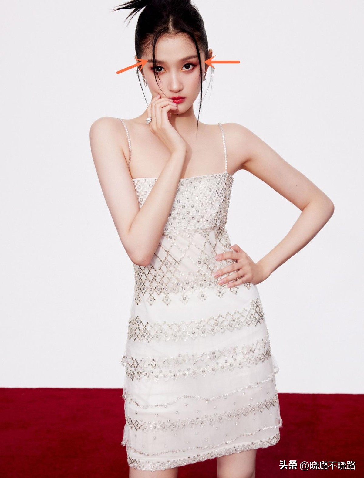 今年火了一种发型叫“龙须刘海”，洋气吸睛，热巴、关晓彤都上头