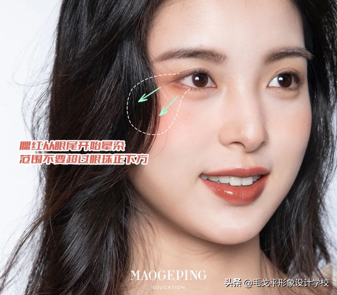 适合新手的腮红推荐教程,新手必学的四种腮红修容