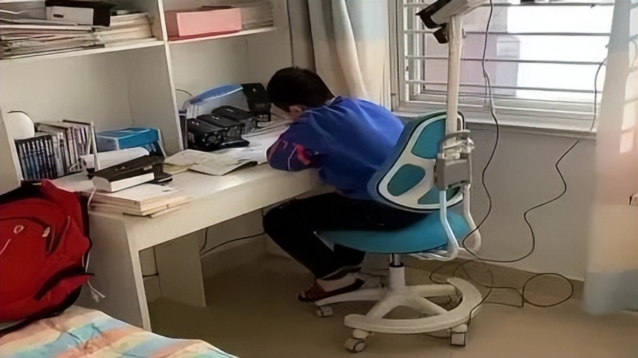 监控下小孩不可思议的瞬间,监控孩子的一举一动