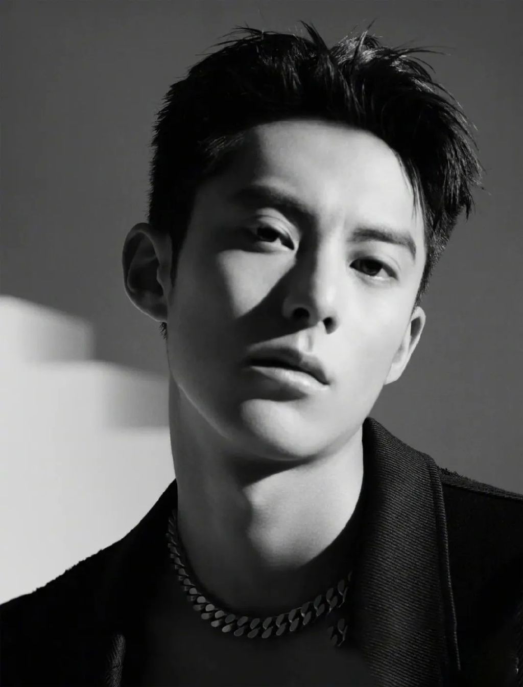 男士头发稀少适合剪什么发型,35到40岁的男士发型怎么剪