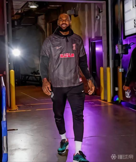 詹姆斯利物浦球衣,利物浦詹姆斯联名篮球衣