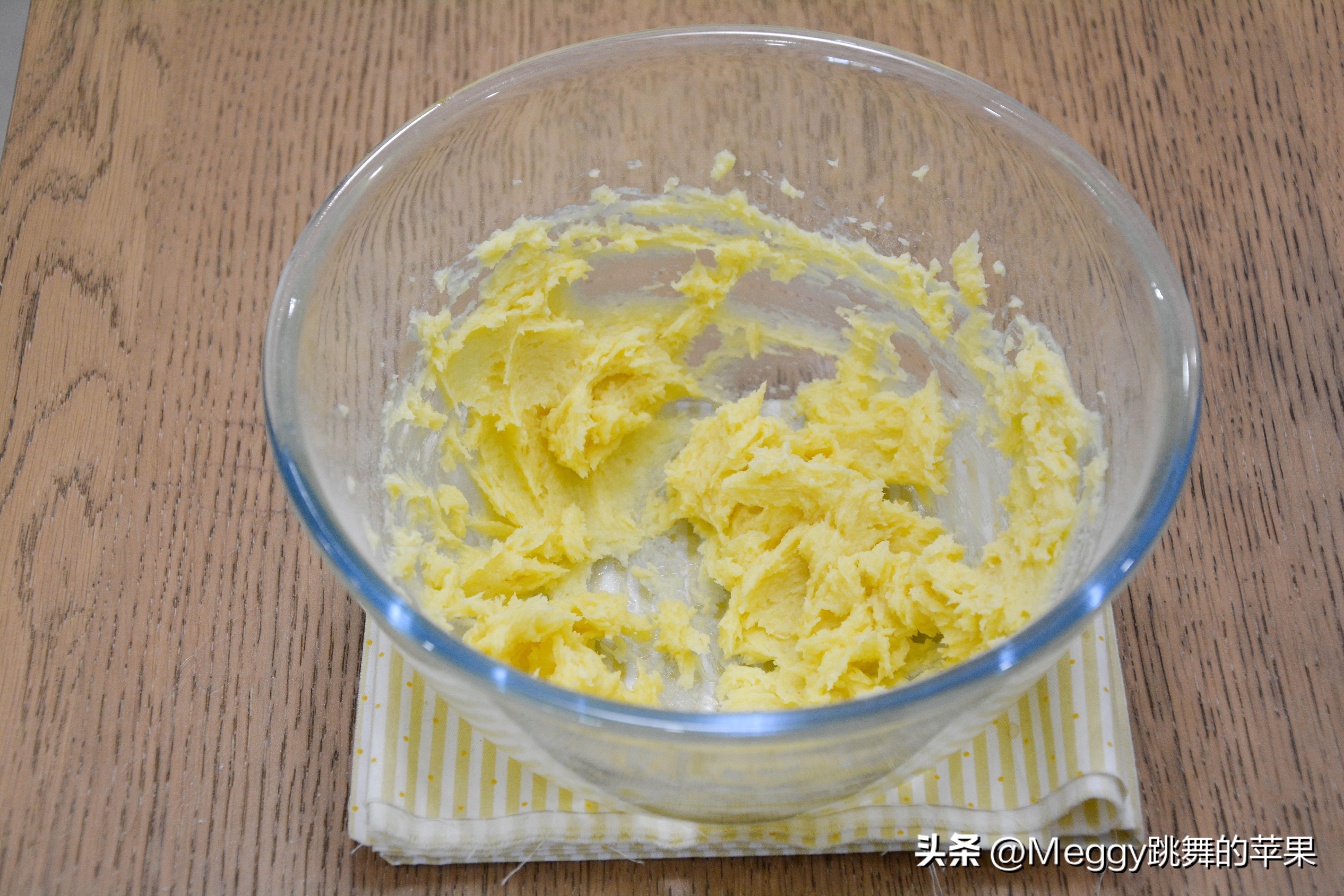 万圣节饼干,酥脆的南瓜饼干万圣节