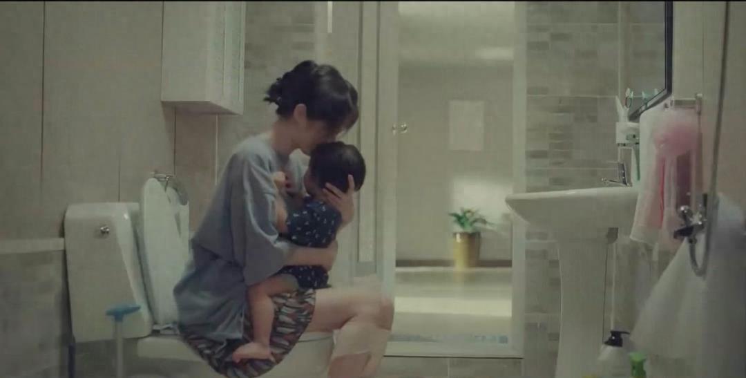 72小时不让睡觉，后背打到脱皮，女子恳求民警：他都是为我好