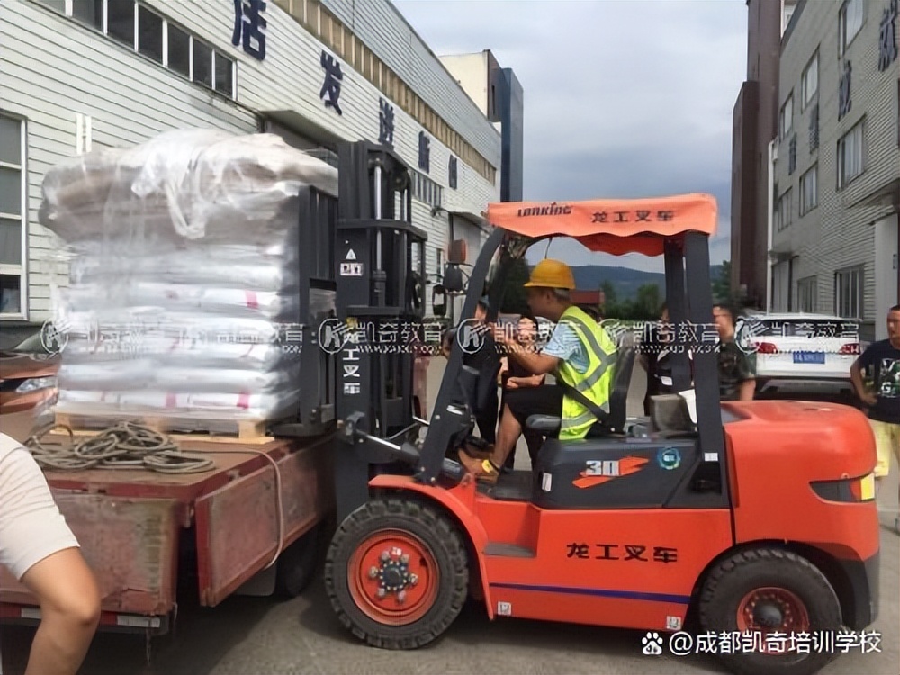 佛山学叉车费用要多少,呼和浩特学叉车证费用