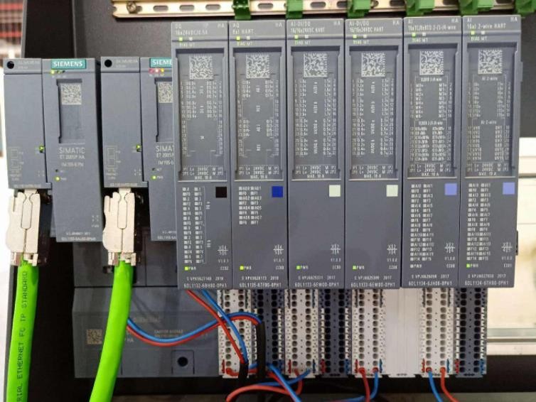 单片机与plc的区别和优劣程度,PLC与单片机的区别