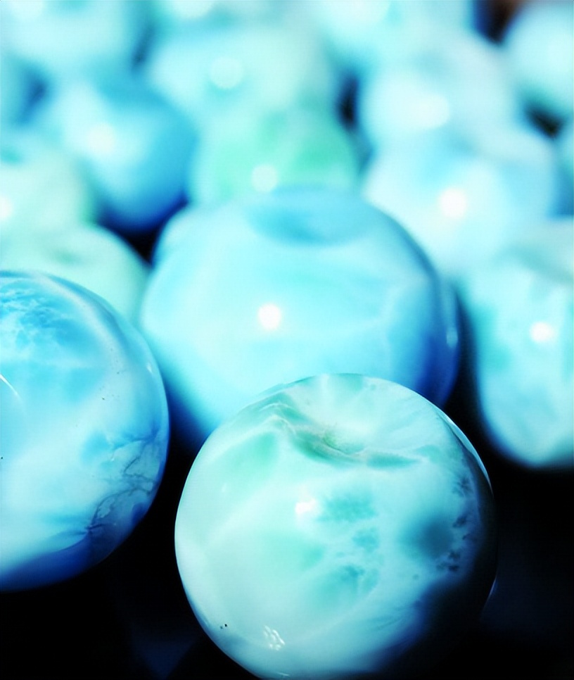 月光海纹石,海纹石戴着会变化吗