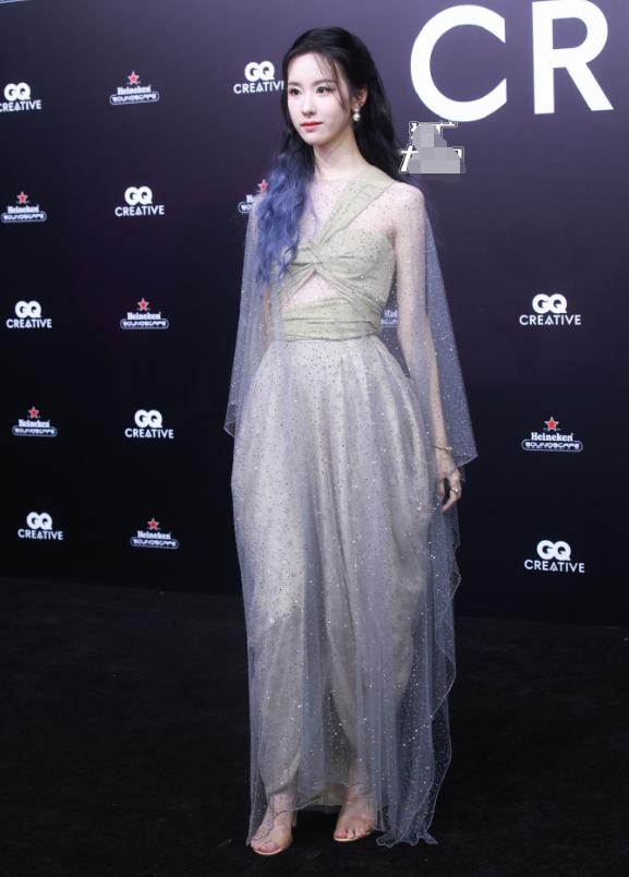 李沁gq红毯点评,gq红毯李沁第二套衣服