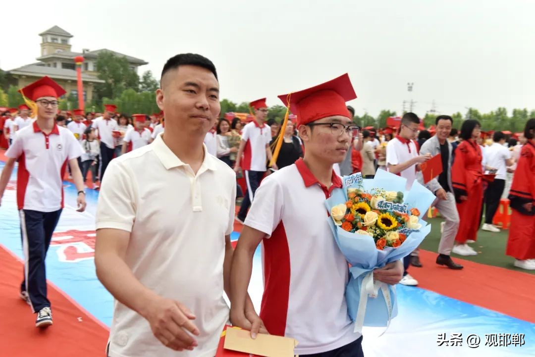 以爱之名育心成长主题活动,成人礼仪式学校举办