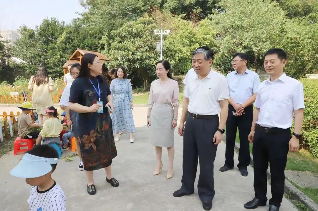 当教师节撞上中秋节广播稿,中秋节撞上教师节