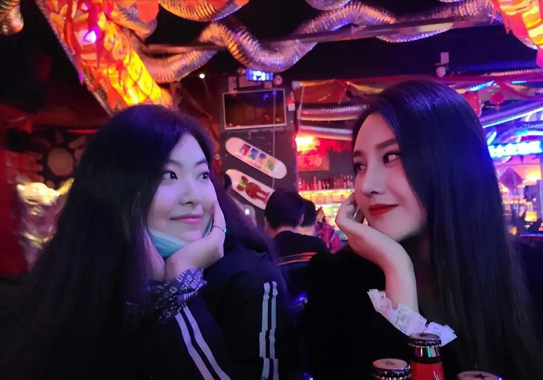 山东姑娘体重接近200斤，曾产生轻生念头，现靠身材挣钱每天3000