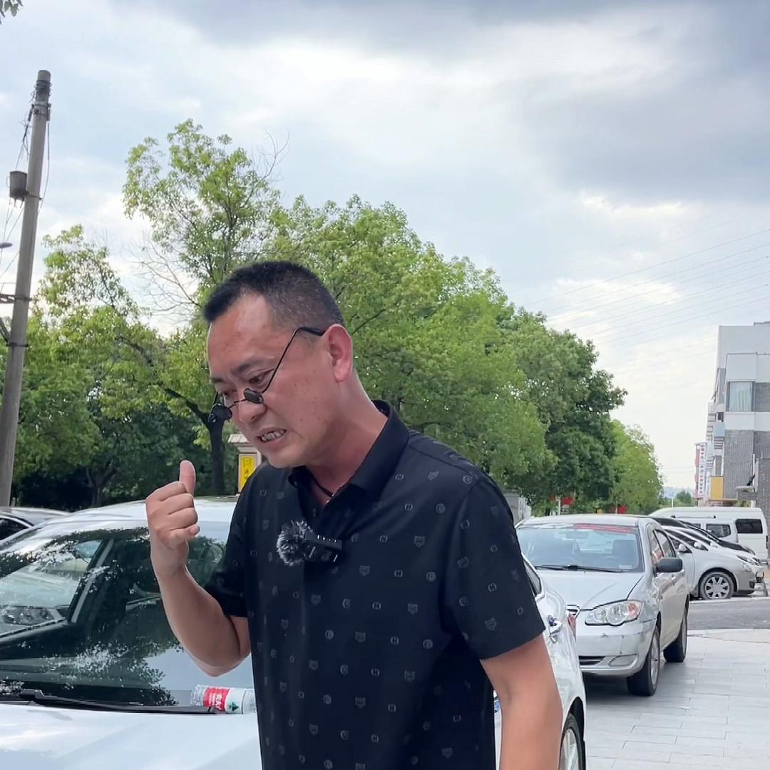 父母的爱是最无私的，他给你的车不一定是最好的，但，那是...