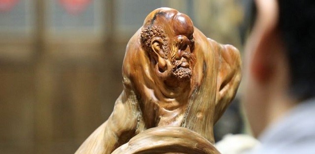 山西小伙卖房、花光百万，买了一屋烂树根，11年后价值无法估量