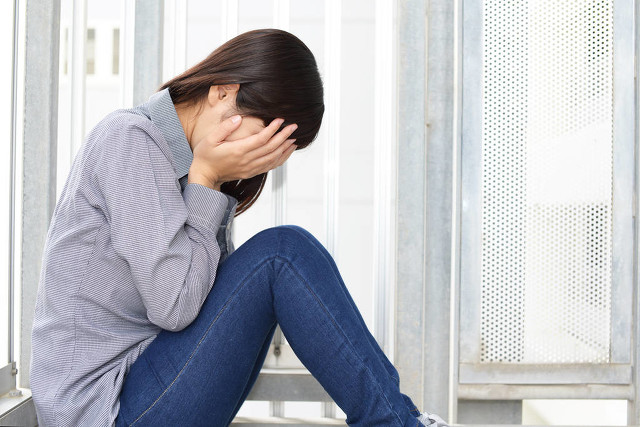 陈姨将包送保姆,她女儿说包里有价值10万钻戒,保姆放下3万辞职