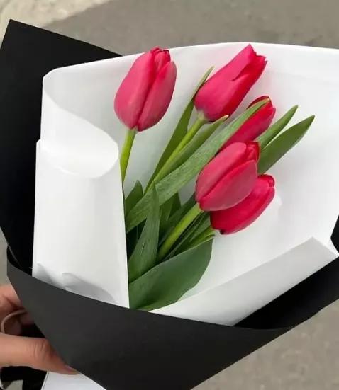 郁金香花语及传说,郁金香和玫瑰花语