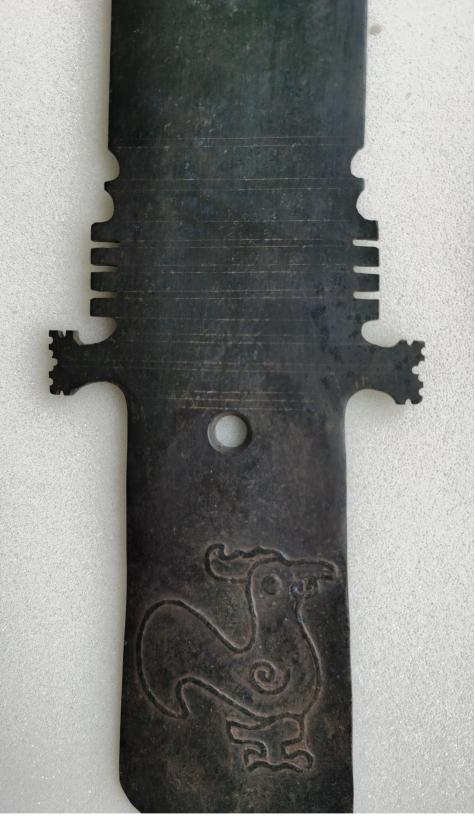 民间收藏的古蜀玉璧图片,馆藏老玉紫水晶玉琮