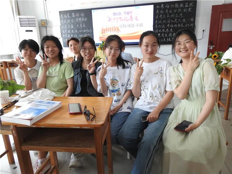 毕业季来临即将和母校说再见,毕业十年匆匆路过母校感言