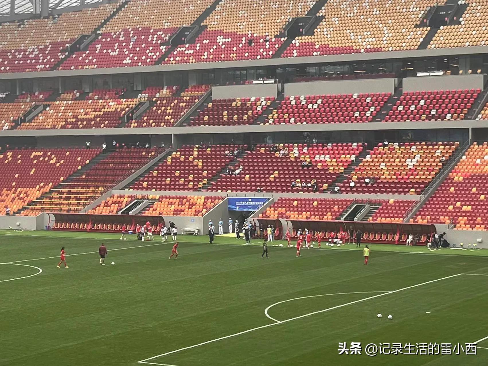 重庆龙兴足球场附近好玩的地方,重庆龙兴足球场演唱会