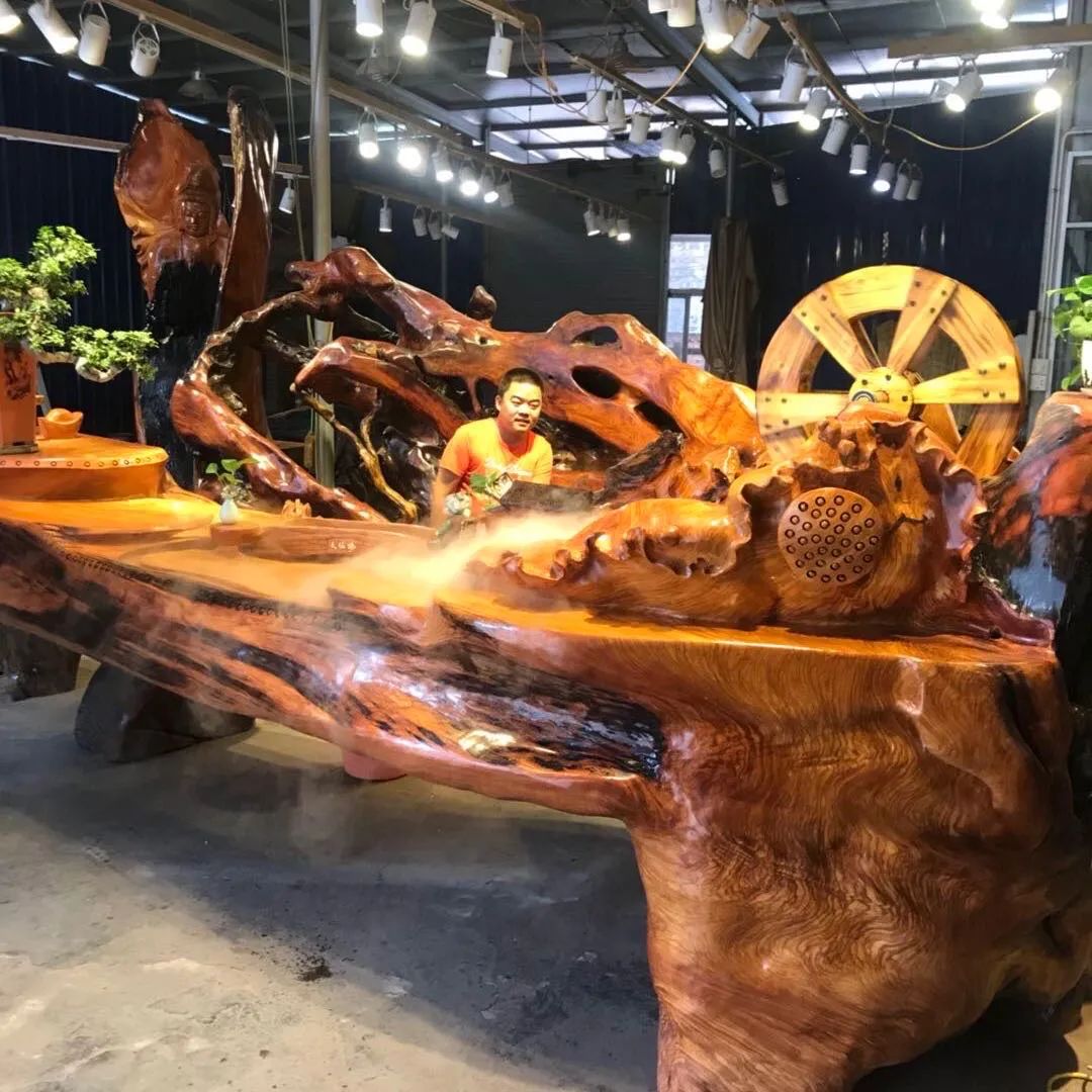 年轻小伙摆摊开店卖什么更挣钱,小伙开店推出免费单人煎饼