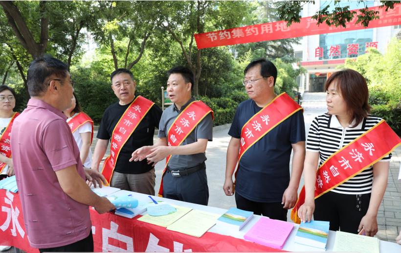 我市集中开展全国土地日宣传活动,自然资源和规划局开展全国土地日