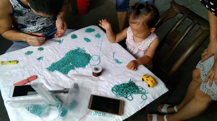 原创绿松石小米链 (绿松石小米珠链多少钱)