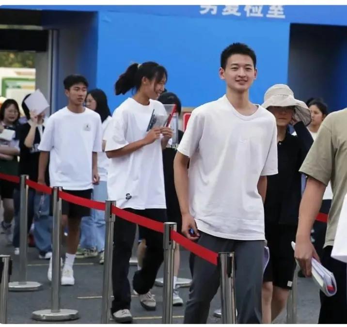 汶川地震的高考满分学生,汶川地震致敬孩子高考六百多分