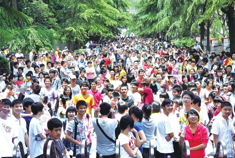 03年轰动中央的大案，19岁少年偷走高考试卷，万千考生因此落榜