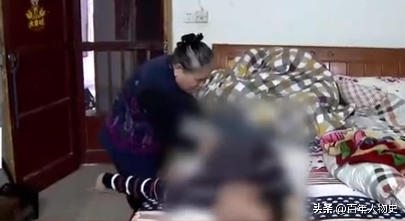 脑瘫男孩被丢给奶奶照顾,13岁孩子瘫痪在床