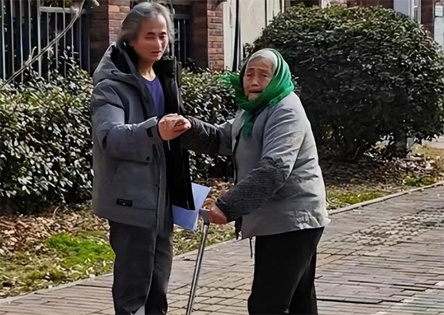 关他就是要我的命！博士自制抗癌药羁押301天，116名患者联名求情