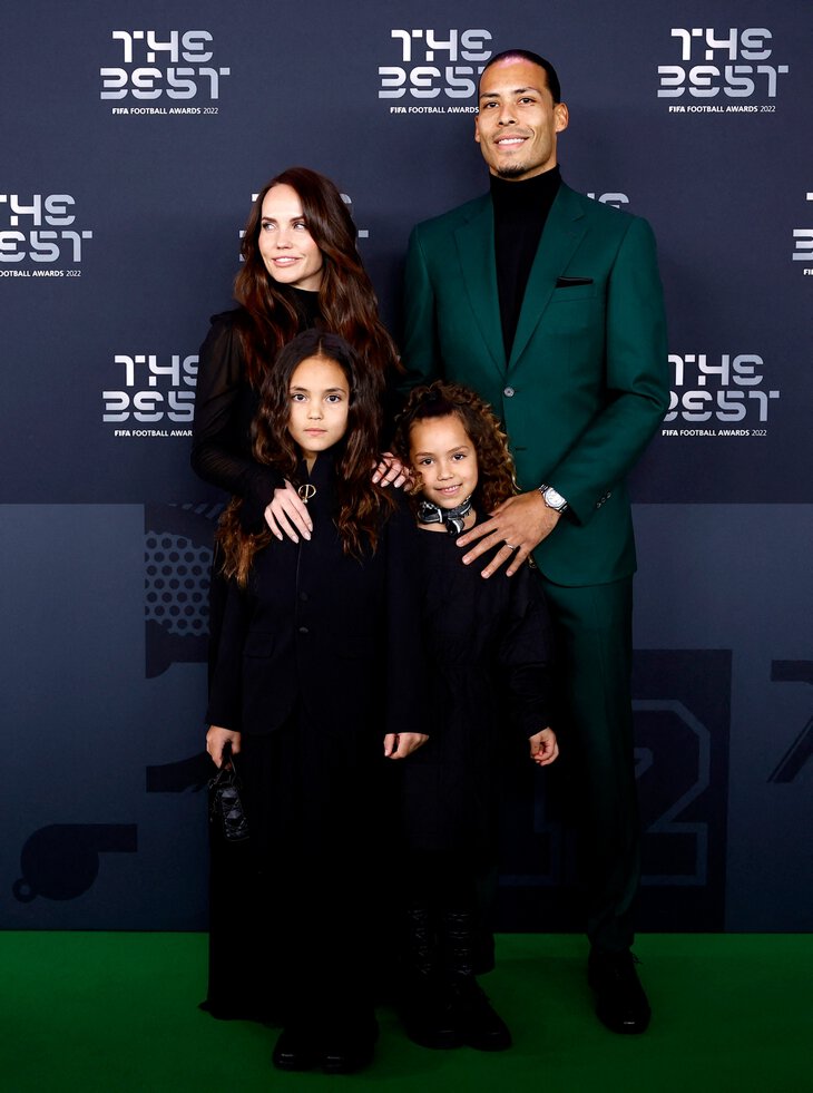 摩根世界杯梅西,梅西黑袍领奖视频