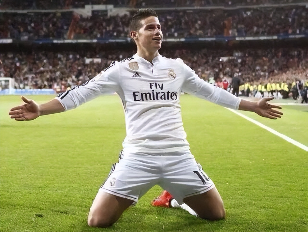 c罗庆祝回归皇马,皇马队史引援转会费