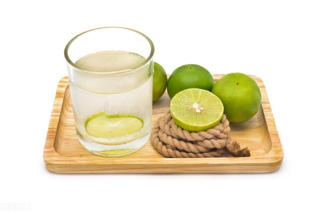 怎样才能用柠檬泡出柠檬水 (一个柠檬可以泡几次柠檬水)