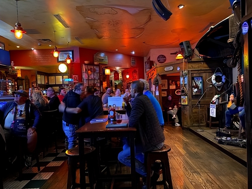 重庆女孩爱上小8岁伊朗小伙，奉子成婚后丈夫服兵役，现状如何？