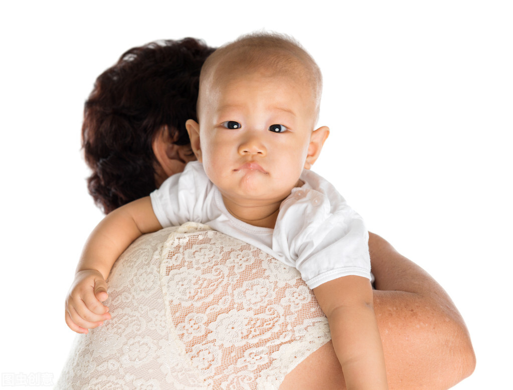 宝宝吐奶了怎么办最有效的方法,宝宝吐奶怎么办教你一招轻松搞定