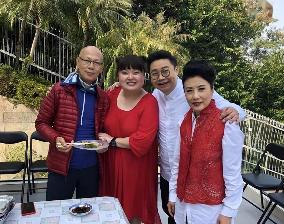 前TVB女星吃路边摊引热议！体重200斤38岁未恋爱，上海购3套豪宅