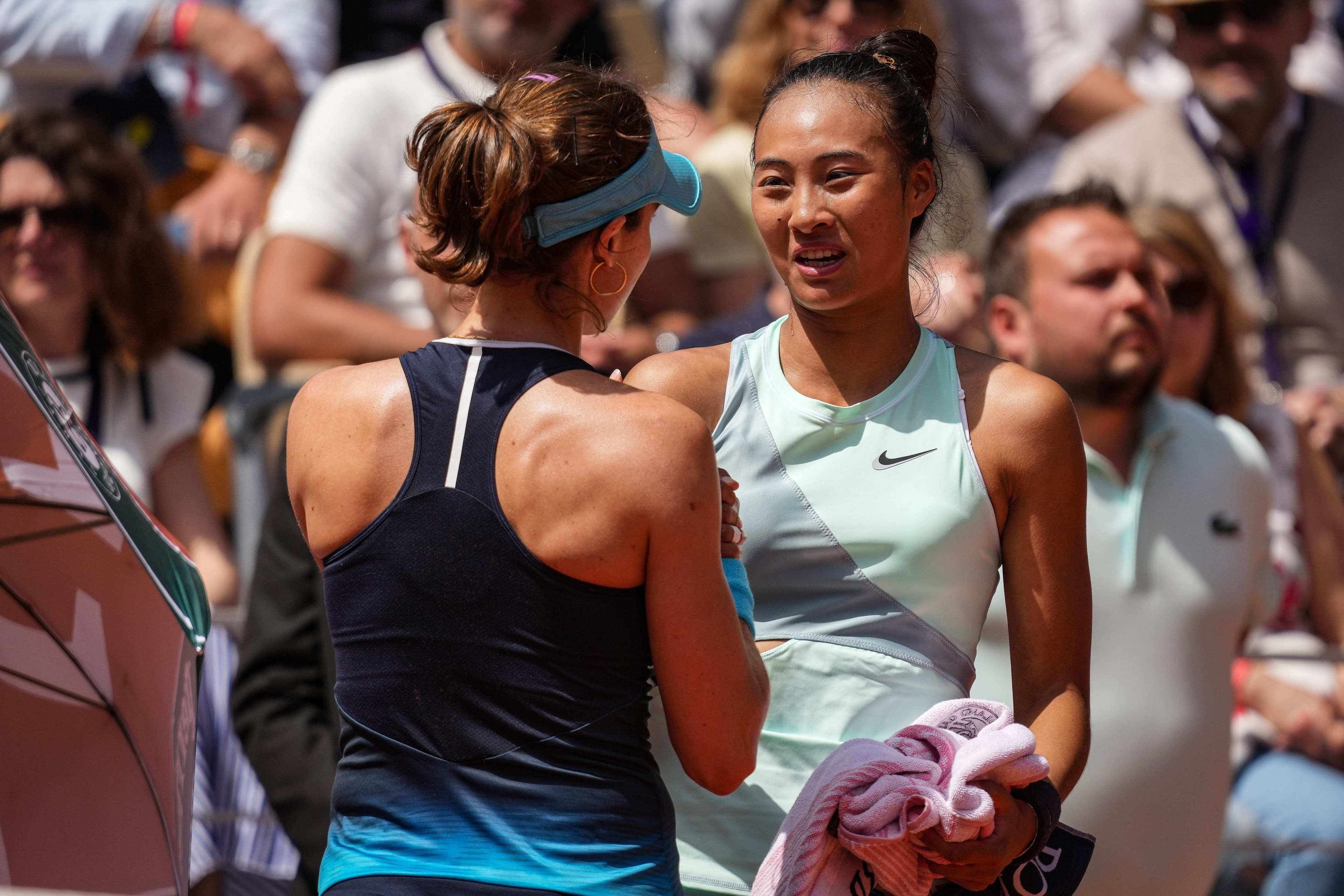 郑钦文爆冷无缘法网女单16强,中国金花郑钦文首进大满贯八强