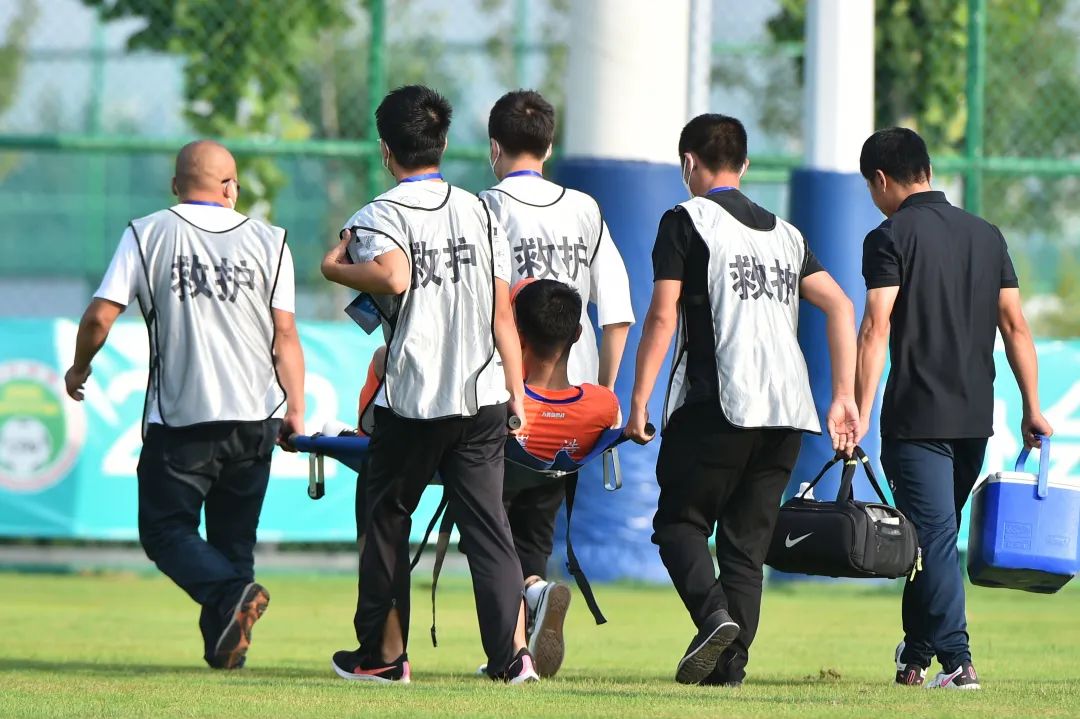 幕后英雄志医疗保障团队：针灸、按摩样样精通队员健康的守护神