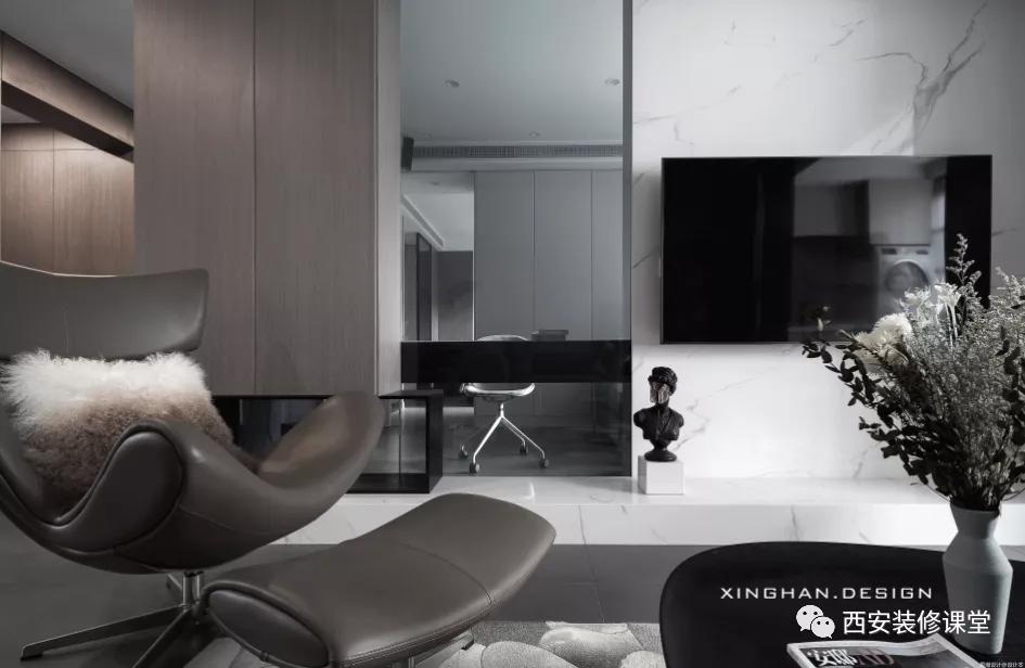 电视墙砸个门,客厅背景墙全砸