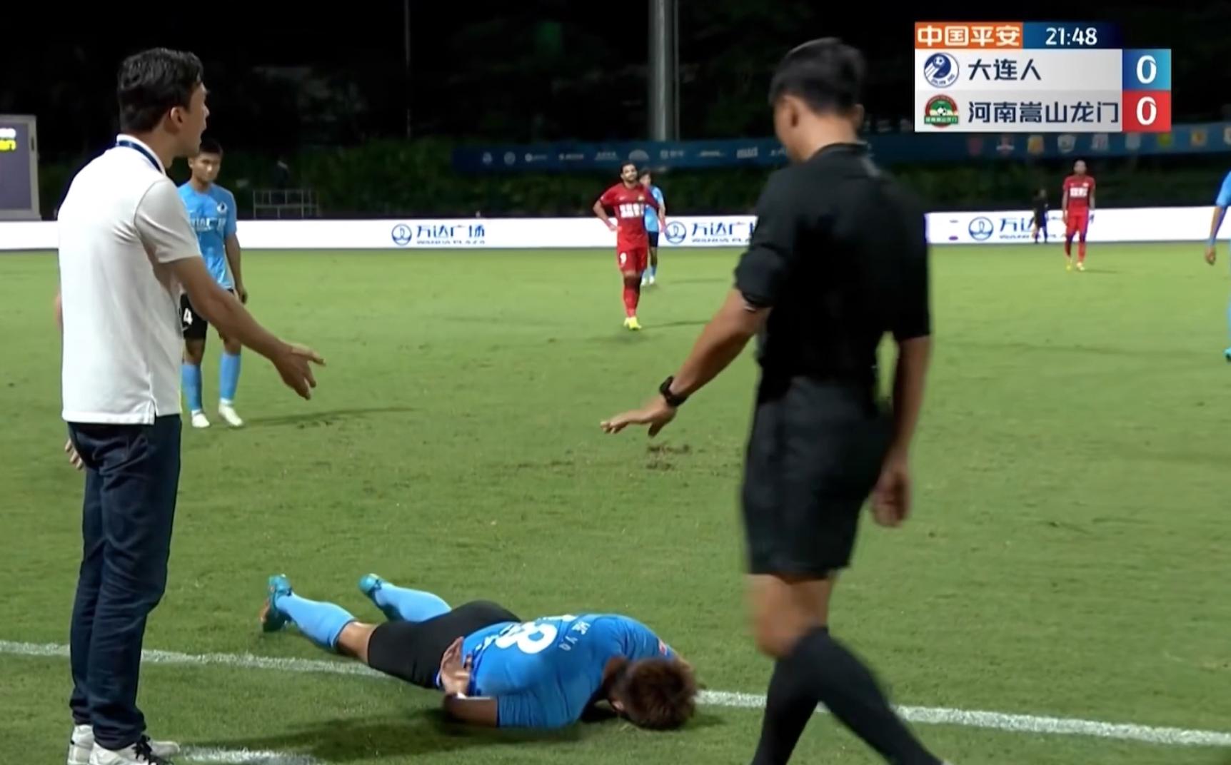 中超裁判被观众骂完整视频,中超裁判被球迷质疑