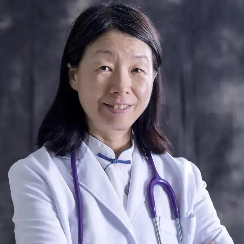 新生儿39天大口吐奶,35天的婴儿吐奶严重