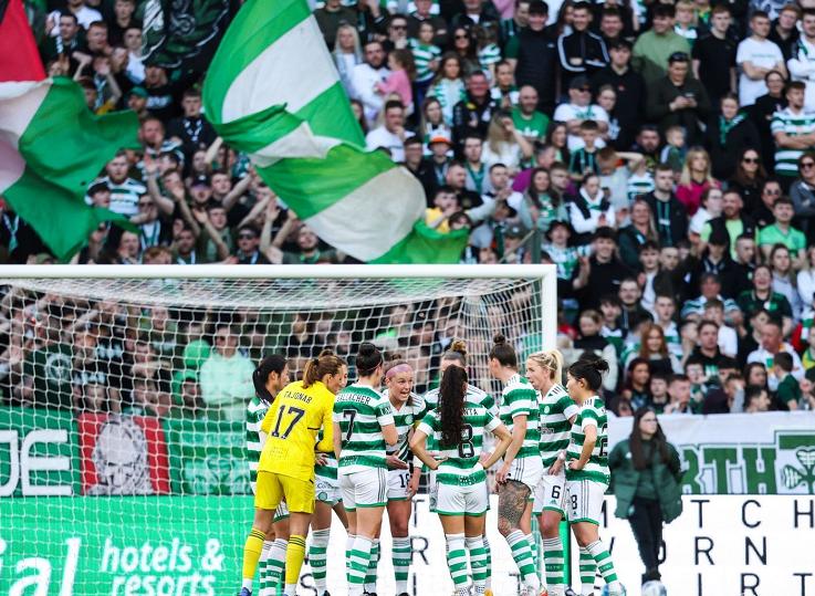 3-1大逆转！中国女足小将创历史，掀翻领头羊，入围年度最佳提名