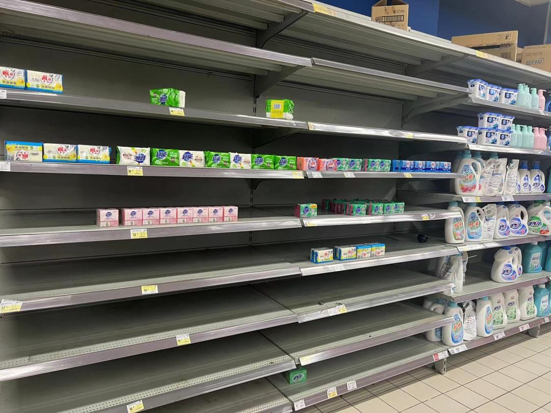 家乐福货架空了,家乐福门店货架大量空置