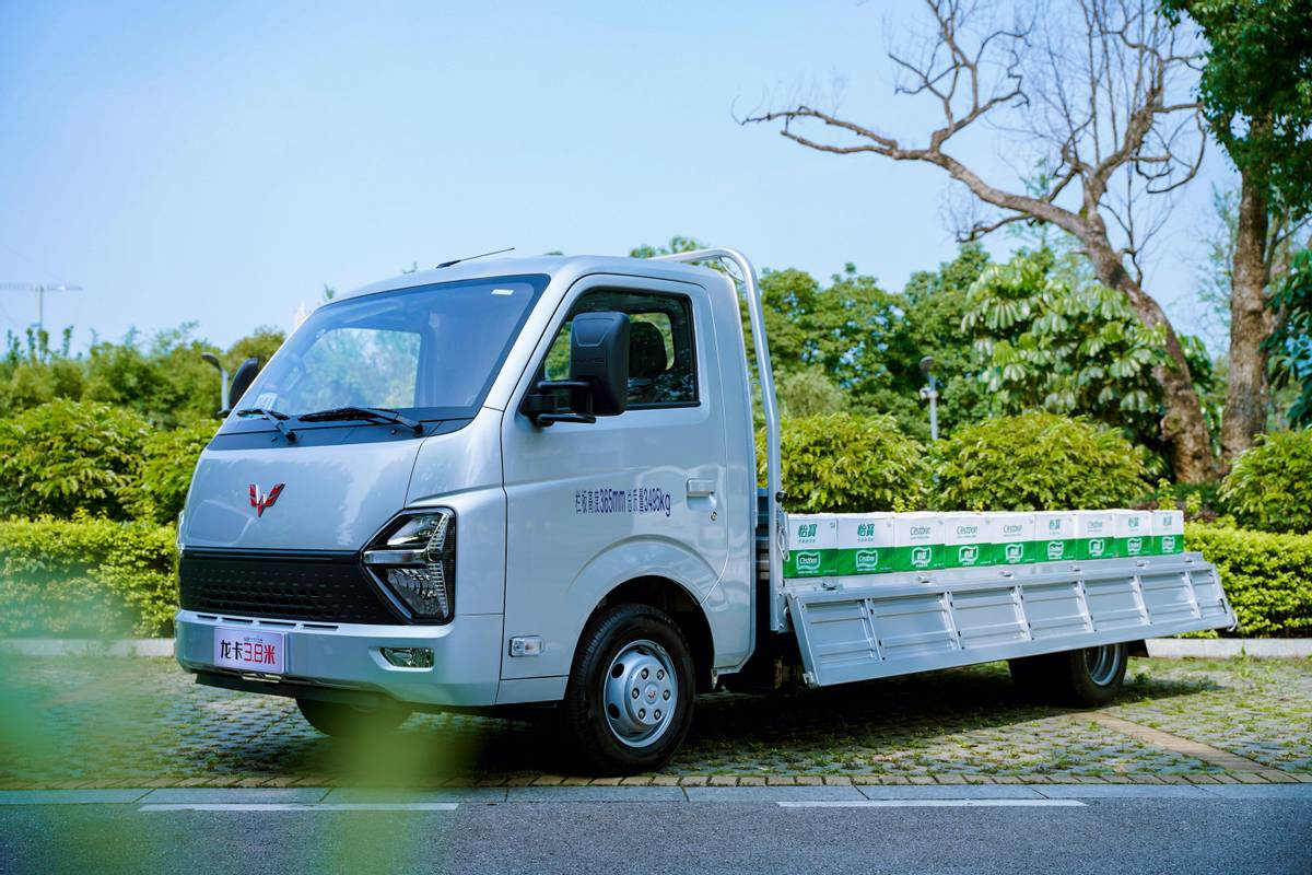 五菱龙卡厢式货车货箱内部尺寸,五菱龙卡货车3米8