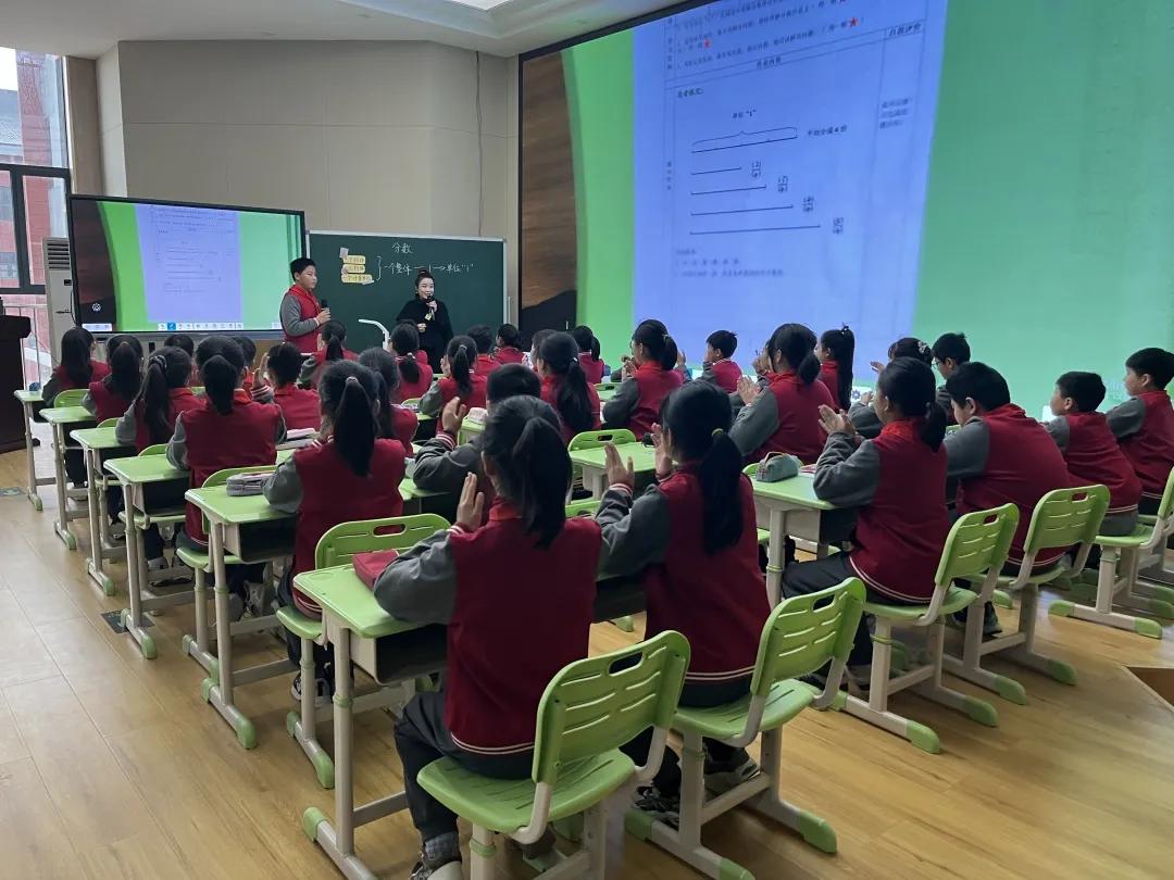 郑州市郑东新区中州大道小学：数学课堂亮风采观摩学习促成长