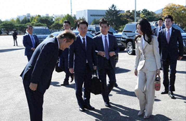 韩国第一夫人时装秀,韩国第一夫人晚宴装